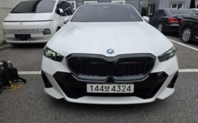 수원중고자동차문의 5시리즈 (G60) 530e xDrive 매물 사진 7 - 2025/11 6,536km