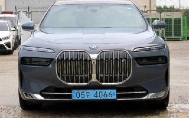 수원중고자동차문의 BMW i7 xDrive 60 DPE 이그제큐티브 팩 매물 사진 11 - 2023/04 54,853km